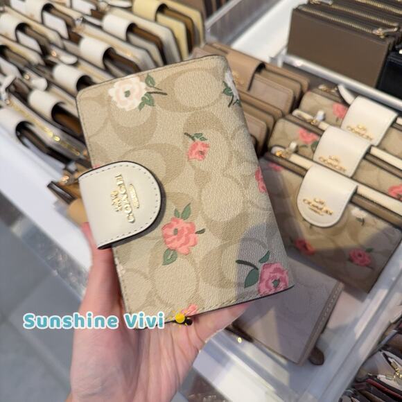 NWT Coach Medium Corner Zip Wallet In Signature Canvas With Floral Print CR968